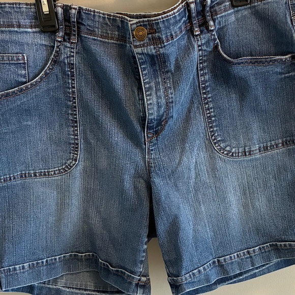 Shorts - Picture 1 of 3
